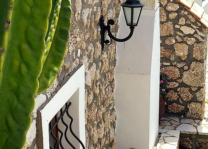 Three Hearts Ágios Pétros